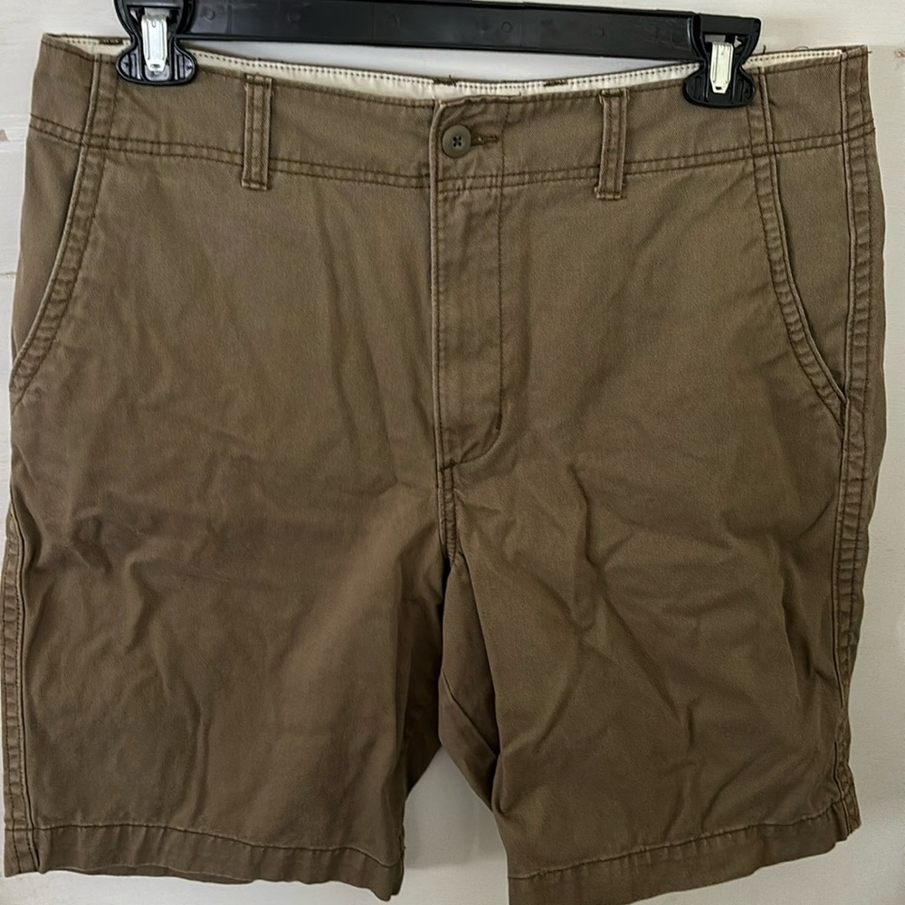 Men’s old navy broken in 36w khaki shorts
